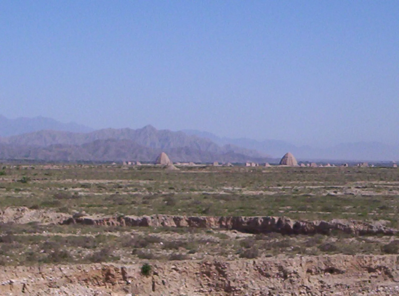 Les pyramides de Chine : les tombeaux royaux des Xia occidentaux Les tombeaux royaux des Xia occidentaux ou les pyramides de Chine 2 Les-tombeaux-royaux-des-Xia-occidentaux-ou-les-pyramides-de-Chine-2