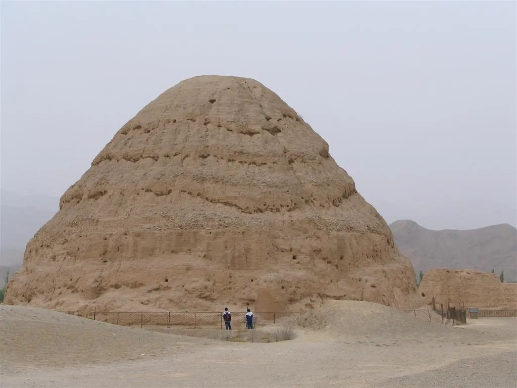 Les pyramides de Chine : les tombeaux royaux des Xia occidentaux Les tombeaux royaux des Xia occidentaux ou les pyramides de Chine 5 Les-tombeaux-royaux-des-Xia-occidentaux-ou-les-pyramides-de-Chine-5