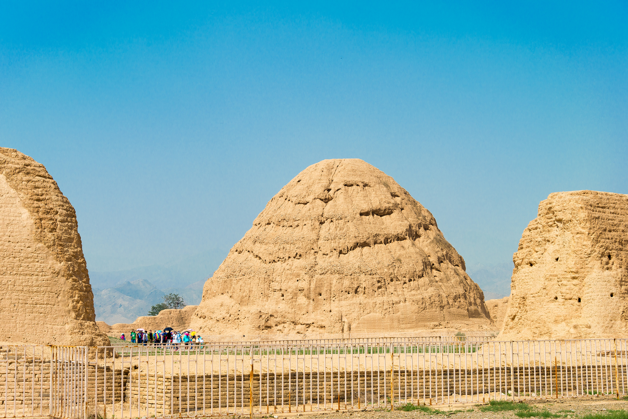 Les pyramides de Chine : les tombeaux royaux des Xia occidentaux Les tombeaux royaux des Xia occidentaux ou les pyramides de Chine 7 Les-tombeaux-royaux-des-Xia-occidentaux-ou-les-pyramides-de-Chine-7
