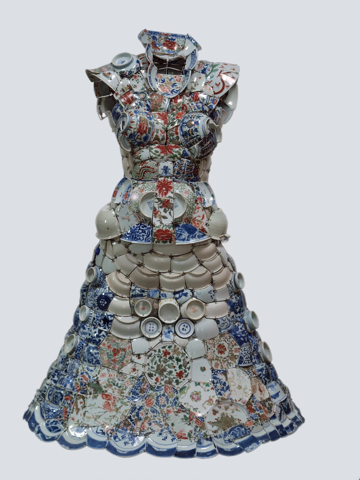 Les vêtements de porcelaine de Li Xiaofang : quand l’histoire se porte comme une armure Les vetements de porcelaine de Li Xiaofang 3 Les-vetements-de-porcelaine-de-Li-Xiaofang-3