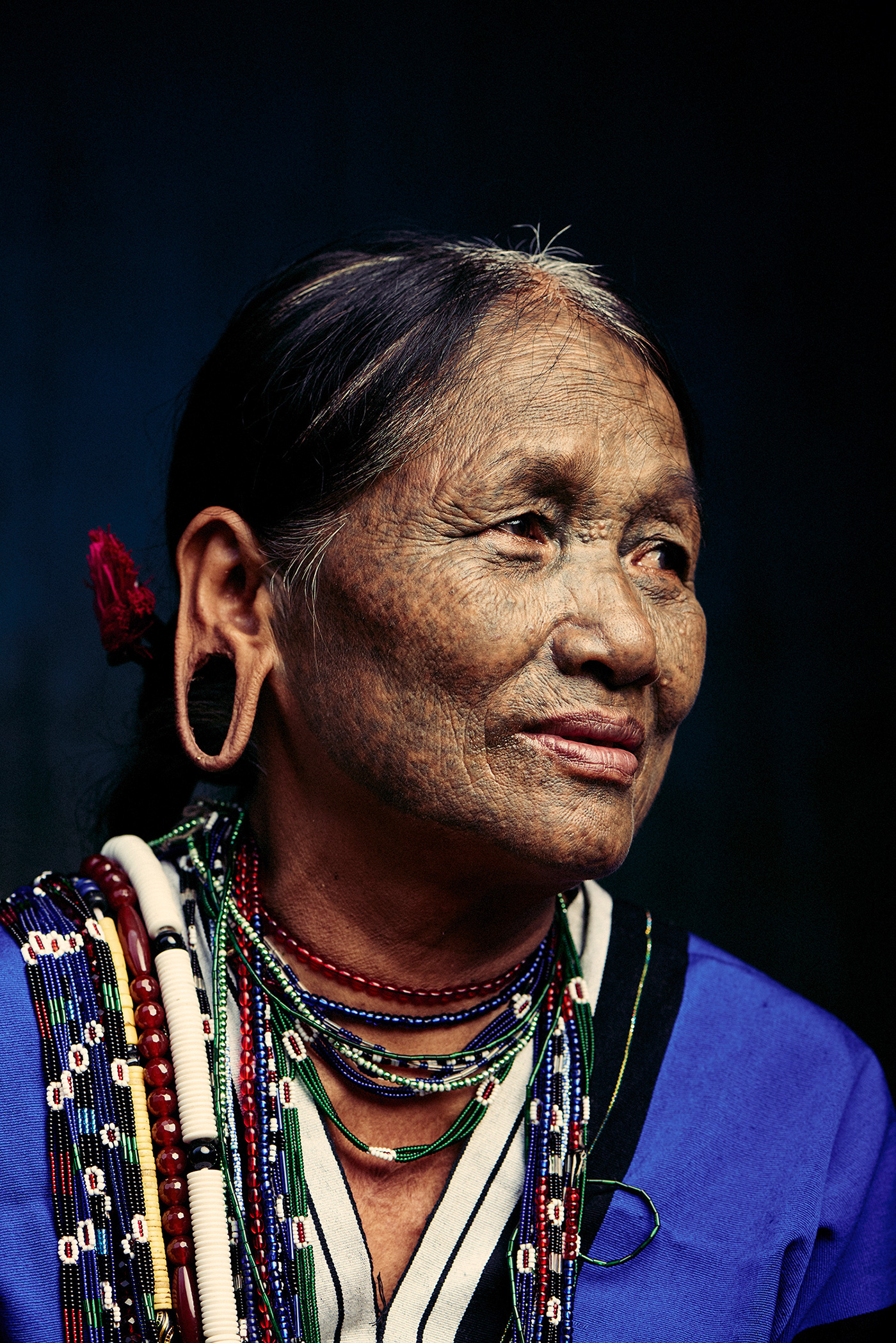 Birmanie : les dernières femmes de la tribu Chin au visage tatoué Quelques unes des dernieres femmes au visage tatoue de la tribu Chin de Birmanie par Adam Koziol 10 Quelques-unes-des-dernieres-femmes-au-visage-tatoue-de-la-tribu-Chin-de-Birmanie-par-Adam-Koziol-10