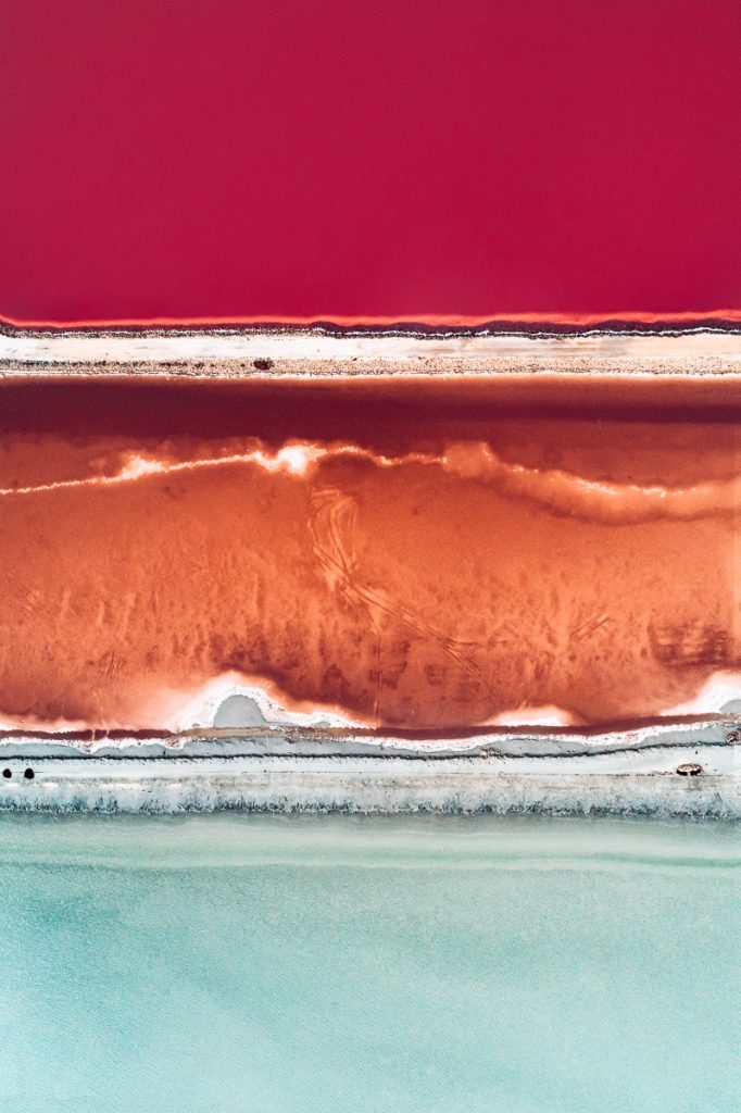 Des marais salants vus du ciel : mosaïques naturelles capturées par Tom Hegen The salt series les marais salants vus du ciel par Tom Hegen 2 The-salt-series-les-marais-salants-vus-du-ciel-par-Tom-Hegen-2