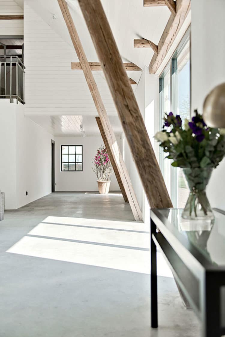 La magnifique transformation d’une grange suédoise en maison moderne La magnifique transformation d une grange suedoise en maison par Jonathan Andersson 6 La-magnifique-transformation-d-une-grange-suedoise-en-maison-par-Jonathan-Andersson-6