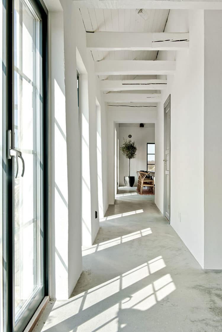 La magnifique transformation d’une grange suédoise en maison moderne La magnifique transformation d une grange suedoise en maison par Jonathan Andersson 7 La-magnifique-transformation-d-une-grange-suedoise-en-maison-par-Jonathan-Andersson-7