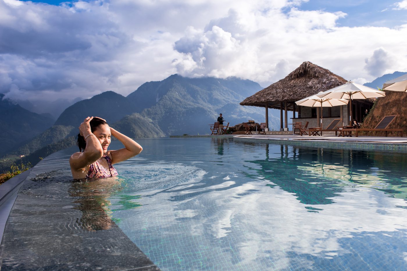 La somptueuse piscine à débordement du Topas Ecolodge semble faire baigner dans les nuages La somptueuse piscine a debordement du Topas Ecolodge semble faire baigner dans les nuages 4 La-somptueuse-piscine-a-debordement-du-Topas-Ecolodge-semble-faire-baigner-dans-les-nuages-4