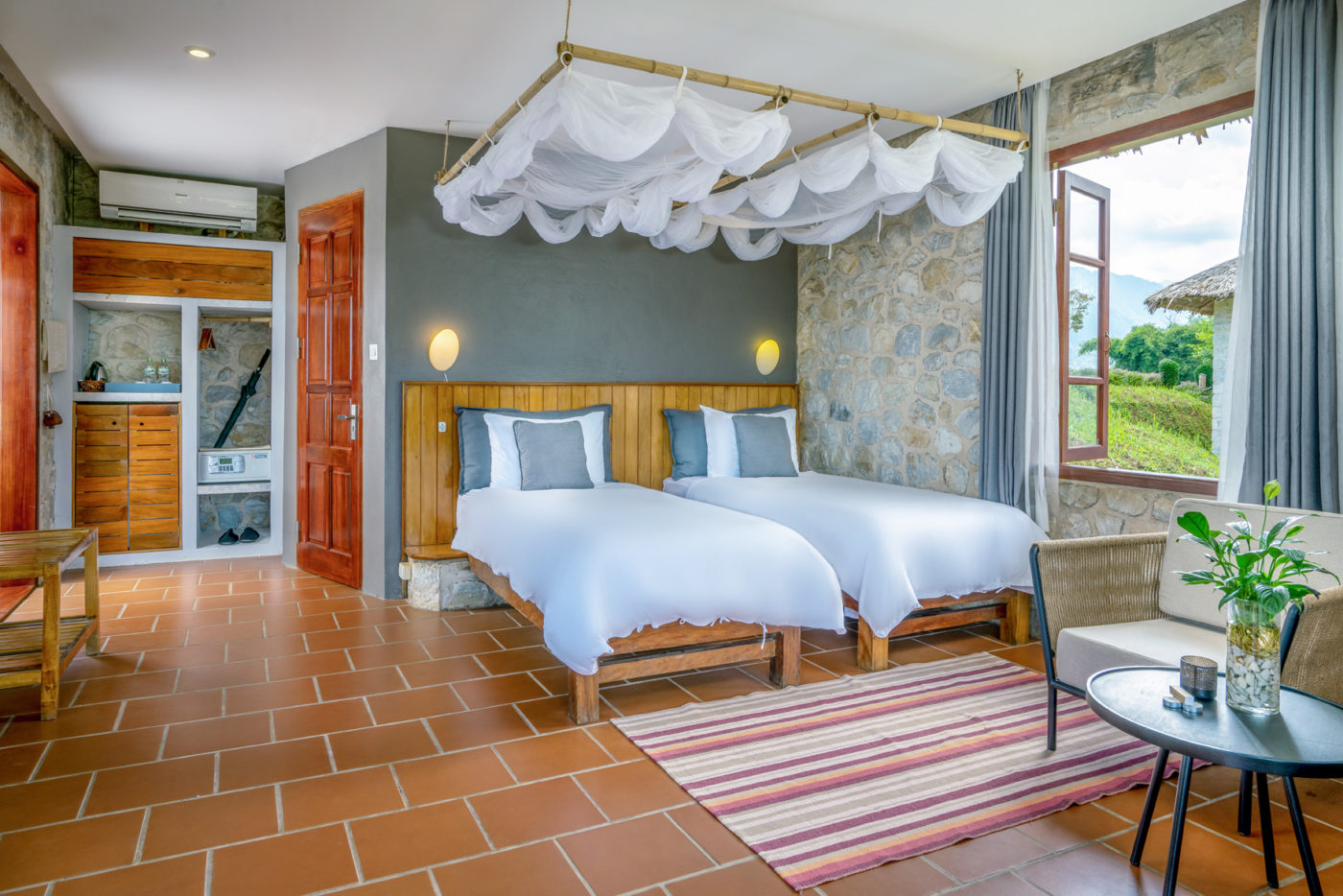 La somptueuse piscine à débordement du Topas Ecolodge semble faire baigner dans les nuages La somptueuse piscine a debordement du Topas Ecolodge semble faire baigner dans les nuages 8 La-somptueuse-piscine-a-debordement-du-Topas-Ecolodge-semble-faire-baigner-dans-les-nuages-8