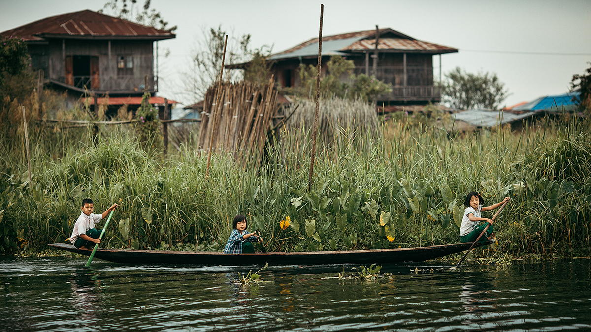 Le lac Inle de Birmanie et son trafic fluvial vus du ciel par Dimitar Karanikolov Le lac Inle de Birmanie et son trafic fluvial vus du ciel par Dimitar Karanikolov 10 Le-lac-Inle-de-Birmanie-et-son-trafic-fluvial-vus-du-ciel-par-Dimitar-Karanikolov-10