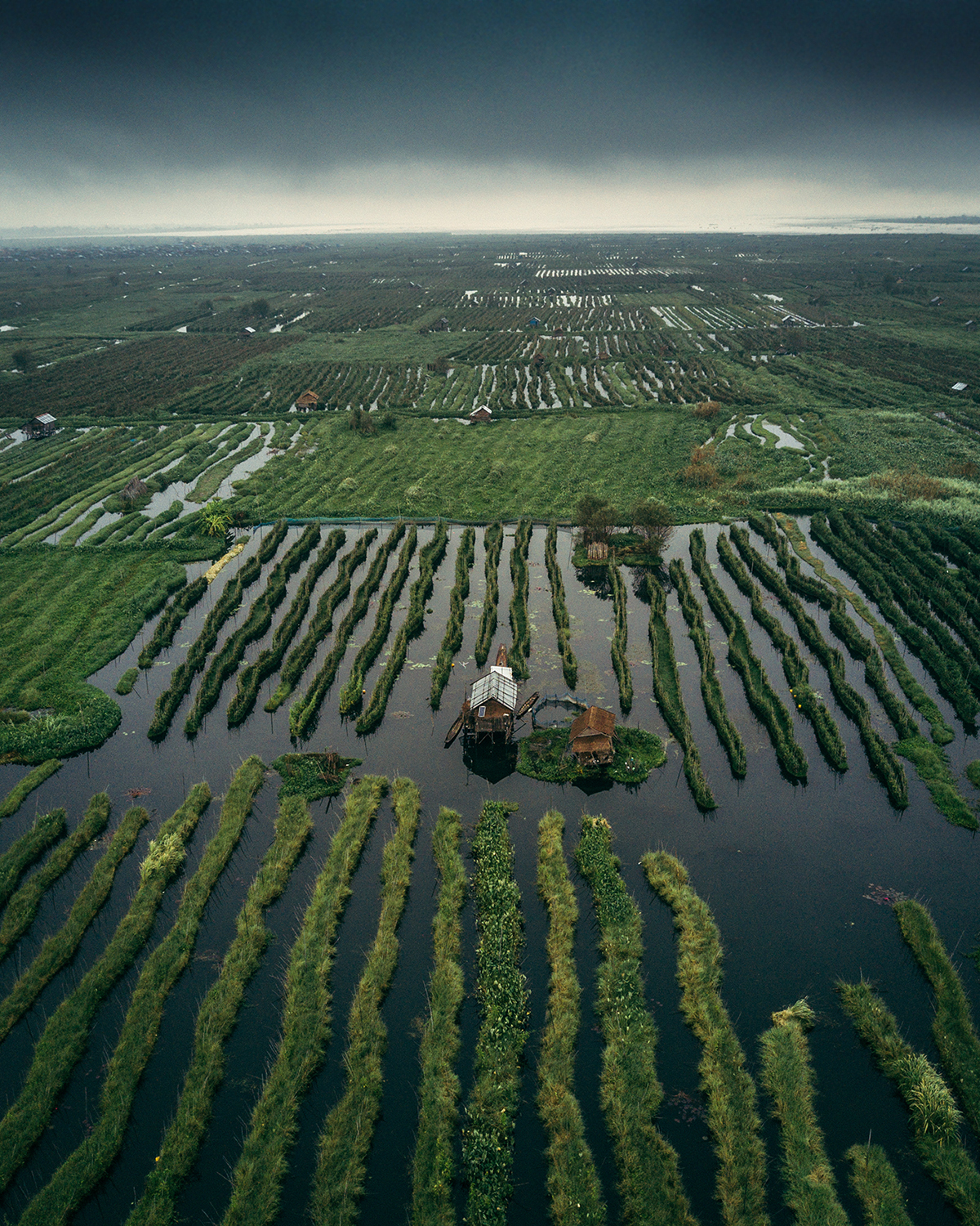 Le lac Inle de Birmanie et son trafic fluvial vus du ciel par Dimitar Karanikolov Le lac Inle de Birmanie et son trafic fluvial vus du ciel par Dimitar Karanikolov 8 Le-lac-Inle-de-Birmanie-et-son-trafic-fluvial-vus-du-ciel-par-Dimitar-Karanikolov-8