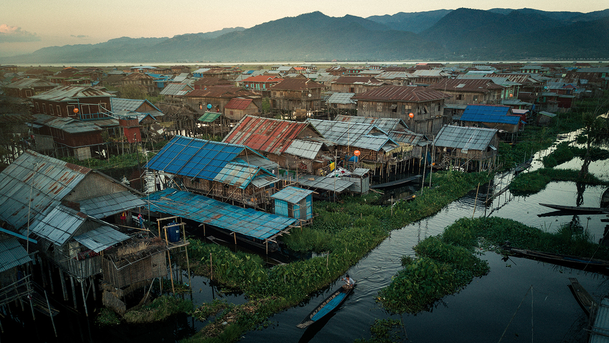Le lac Inle de Birmanie et son trafic fluvial vus du ciel par Dimitar Karanikolov Le lac Inle de Birmanie et son trafic fluvial vus du ciel par Dimitar Karanikolov 9 Le-lac-Inle-de-Birmanie-et-son-trafic-fluvial-vus-du-ciel-par-Dimitar-Karanikolov-9