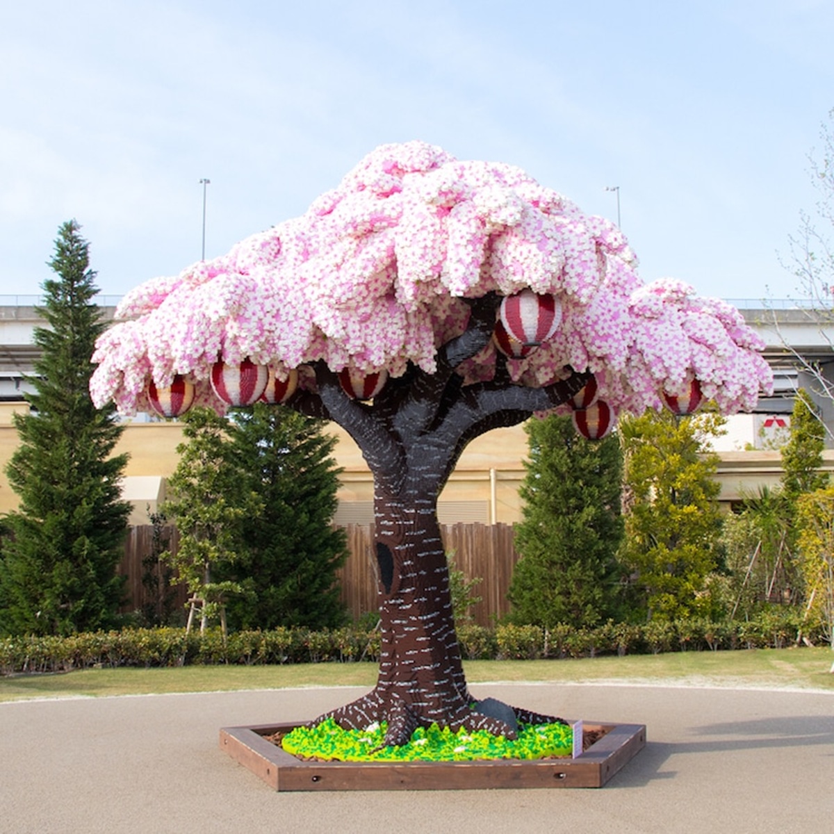 Le plus grand cerisier japonais en LEGO : un sakura géant à LEGOLAND Japon Le plus grand cerisier en fleur en lego sculpture sakura japon 1 1 Le-plus-grand-cerisier-en-fleur-en-lego-sculpture-sakura-japon-1-1.