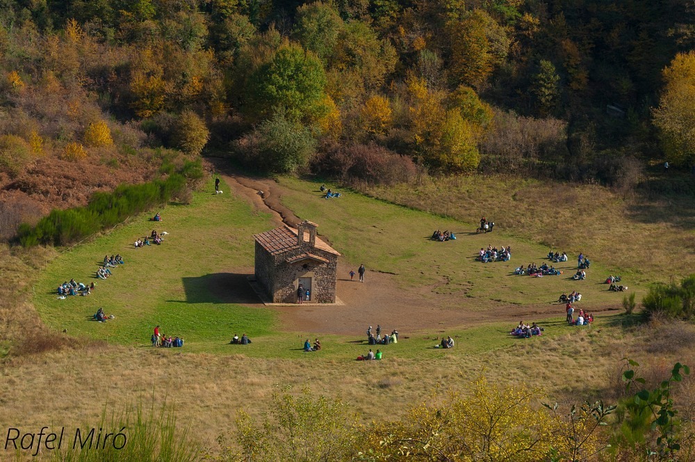 Santa Margarida, une chapelle dans un volcan Santa Margarida une chapelle dans un volcan 2 Santa-Margarida-une-chapelle-dans-un-volcan-2