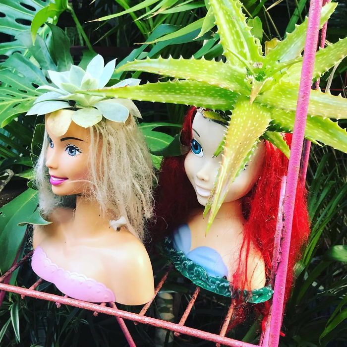 Une petite touche d'horreur dans le jardin avec des plantes dans de vieilles poupées Une petite touche d horreur dans le jardin avec des plantes dans de vieilles poupees 17 Une-petite-touche-d-horreur-dans-le-jardin-avec-des-plantes-dans-de-vieilles-poupees-17