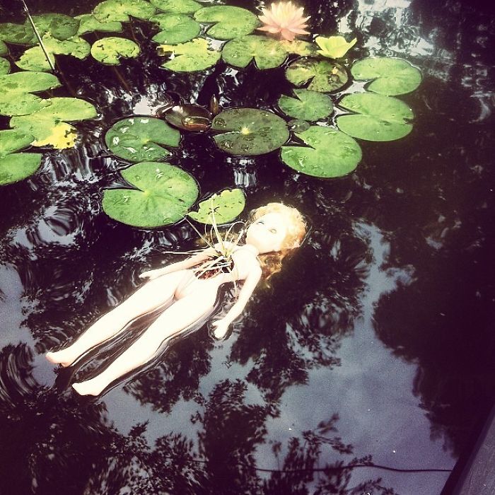 Une petite touche d'horreur dans le jardin avec des plantes dans de vieilles poupées Une petite touche d horreur dans le jardin avec des plantes dans de vieilles poupees 4 Une-petite-touche-d-horreur-dans-le-jardin-avec-des-plantes-dans-de-vieilles-poupees-4