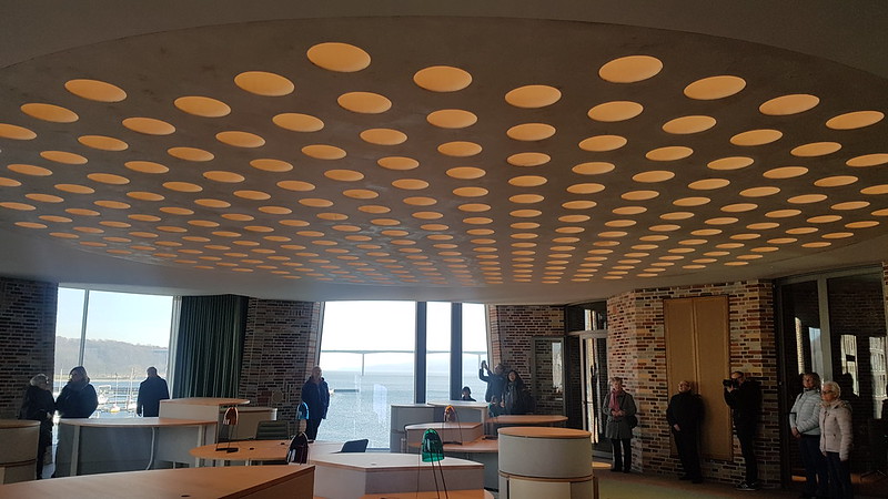 Fjordenhus, un batiment uniquement accessible par une passerelle par Olafur Eliasson Fjordenhus un batiment uniquement accessible par une passerelle par Olafur Eliasson 12 Fjordenhus-un-batiment-uniquement-accessible-par-une-passerelle-par-Olafur-Eliasson-12