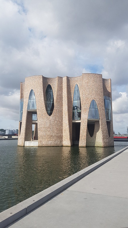 Fjordenhus, un batiment uniquement accessible par une passerelle par Olafur Eliasson Fjordenhus un batiment uniquement accessible par une passerelle par Olafur Eliasson 3 Fjordenhus-un-batiment-uniquement-accessible-par-une-passerelle-par-Olafur-Eliasson-3