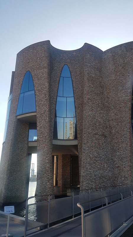 Fjordenhus, un batiment uniquement accessible par une passerelle par Olafur Eliasson Fjordenhus un batiment uniquement accessible par une passerelle par Olafur Eliasson 4 Fjordenhus-un-batiment-uniquement-accessible-par-une-passerelle-par-Olafur-Eliasson-4