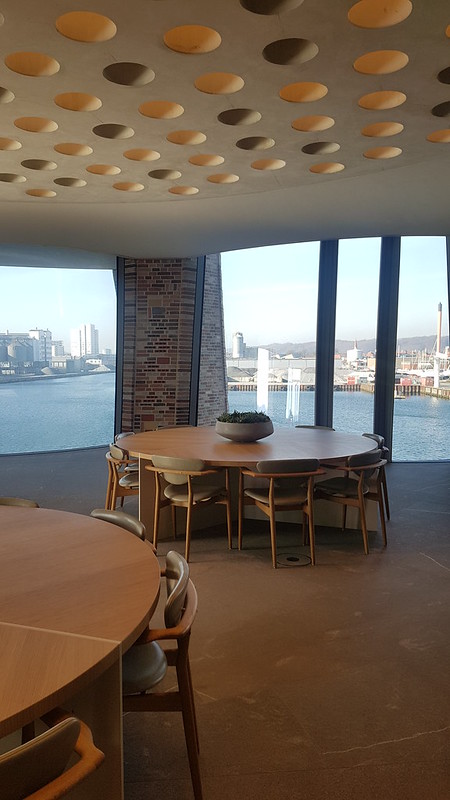 Fjordenhus, un batiment uniquement accessible par une passerelle par Olafur Eliasson Fjordenhus un batiment uniquement accessible par une passerelle par Olafur Eliasson 7 Fjordenhus-un-batiment-uniquement-accessible-par-une-passerelle-par-Olafur-Eliasson-7