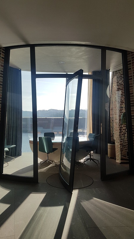 Fjordenhus, un batiment uniquement accessible par une passerelle par Olafur Eliasson Fjordenhus un batiment uniquement accessible par une passerelle par Olafur Eliasson 8 Fjordenhus-un-batiment-uniquement-accessible-par-une-passerelle-par-Olafur-Eliasson-8