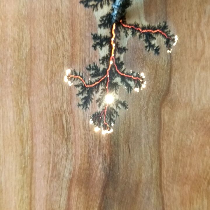 Les fractales sur bois de Electrostatic Wood Creations Les fractales sur bois de Electrostatic Wood Creations pyrogravure electrique 15 Les-fractales-sur-bois-de-Electrostatic-Wood-Creations-pyrogravure-electrique-15