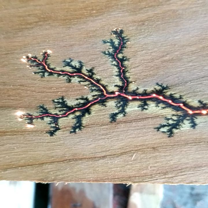 Les fractales sur bois de Electrostatic Wood Creations Les fractales sur bois de Electrostatic Wood Creations pyrogravure electrique 9 Les-fractales-sur-bois-de-Electrostatic-Wood-Creations-pyrogravure-electrique-9