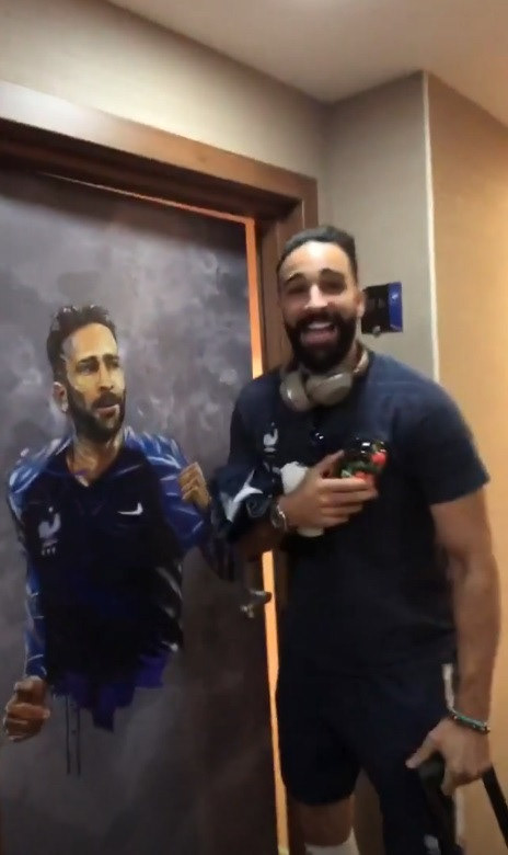 Les fresques sur les murs de l'hotel de l'équipe de France à Istra par Yann Dalon Les fresques sur les murs de l hotel de l equipe de France a Istra par Yann Dalon 32 rami Les-fresques-sur-les-murs-de-l-hotel-de-l-equipe-de-France-a-Istra-par-Yann-Dalon-32-rami