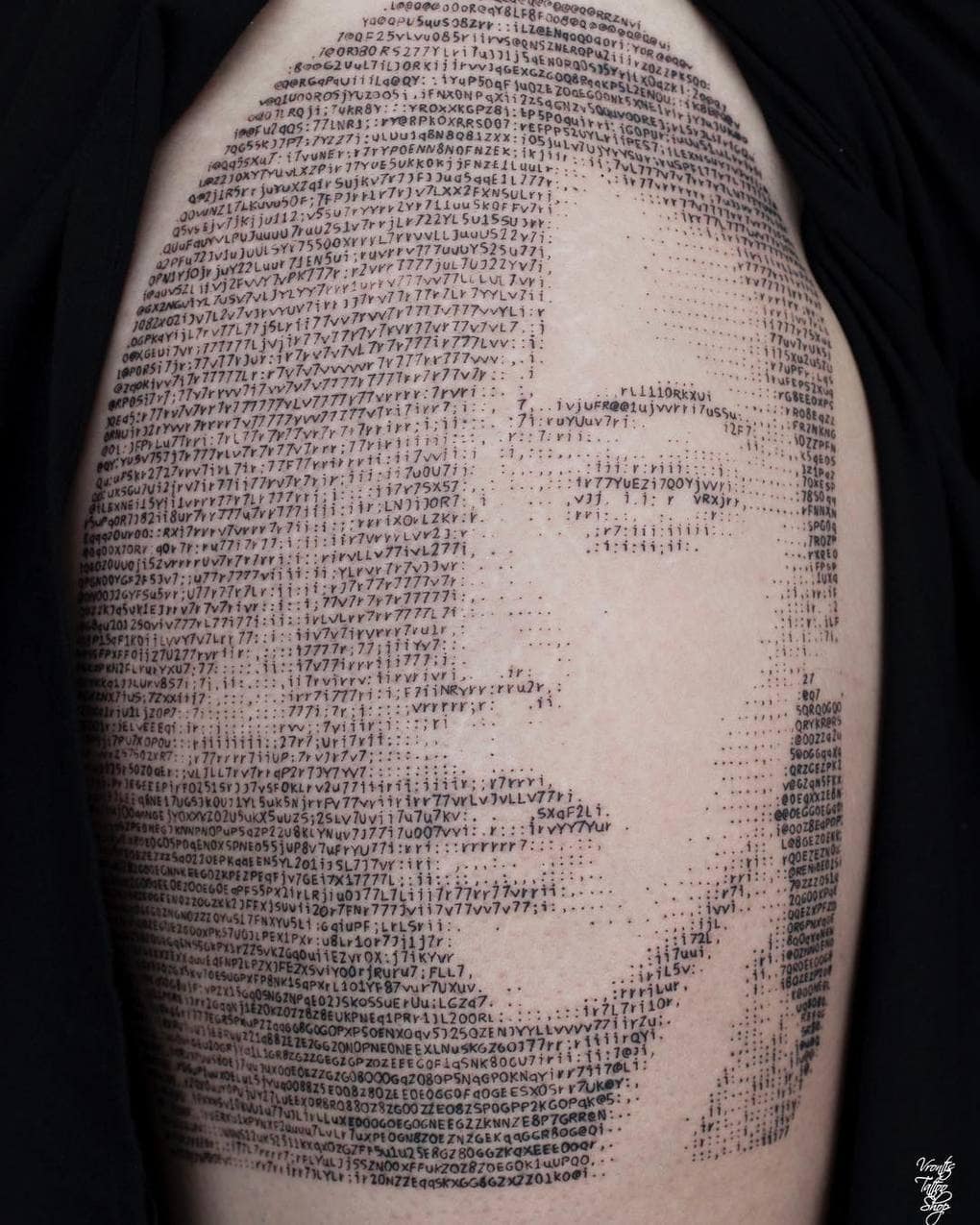 Les incroyables tatouages ASCII de Andreas Vrontis Les incroyables tatouages ASCII de Andreas Vrontis 15 Les-incroyables-tatouages-ASCII-de-Andreas-Vrontis-15