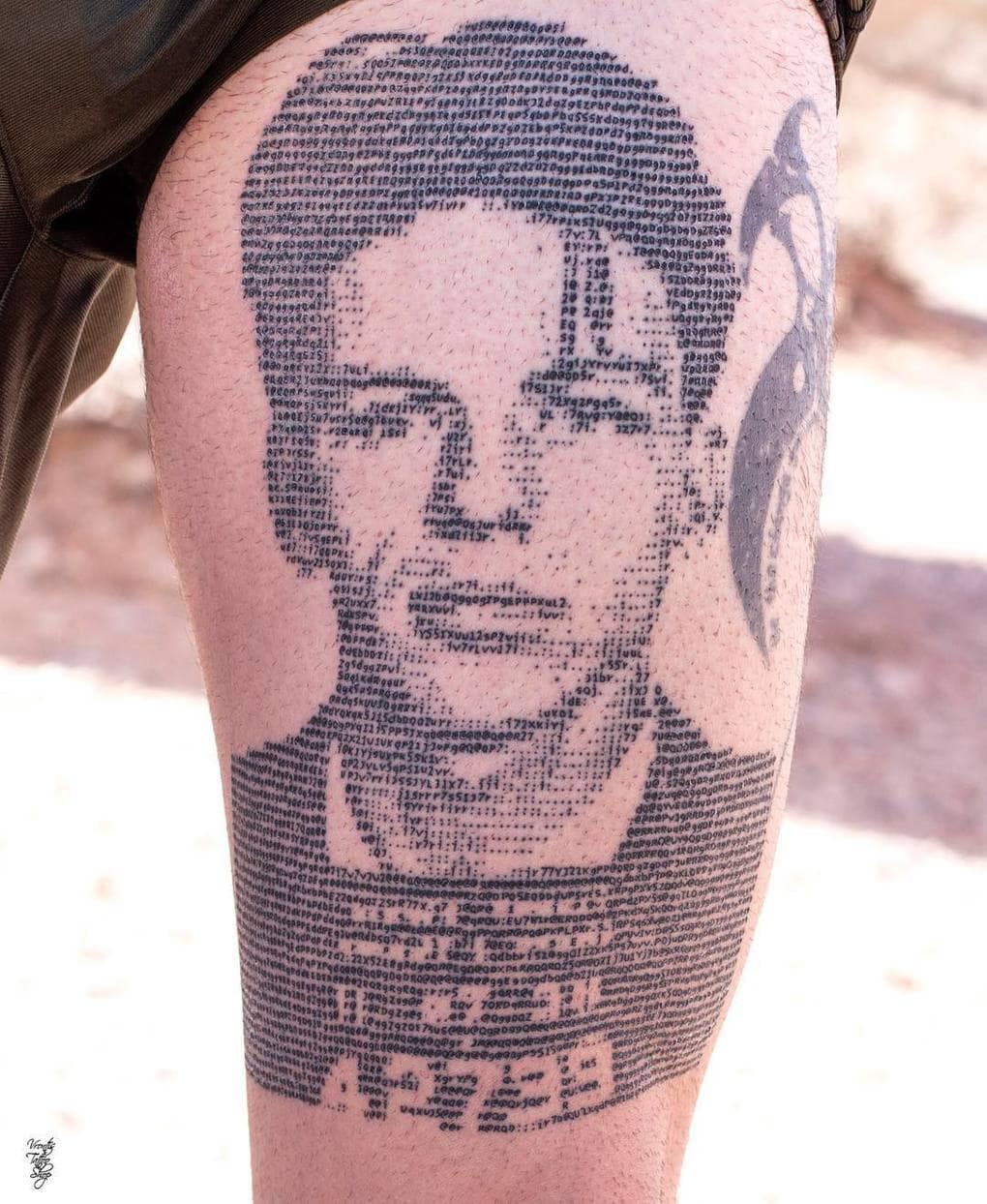 Les incroyables tatouages ASCII de Andreas Vrontis Les incroyables tatouages ASCII de Andreas Vrontis 5 Les-incroyables-tatouages-ASCII-de-Andreas-Vrontis-5