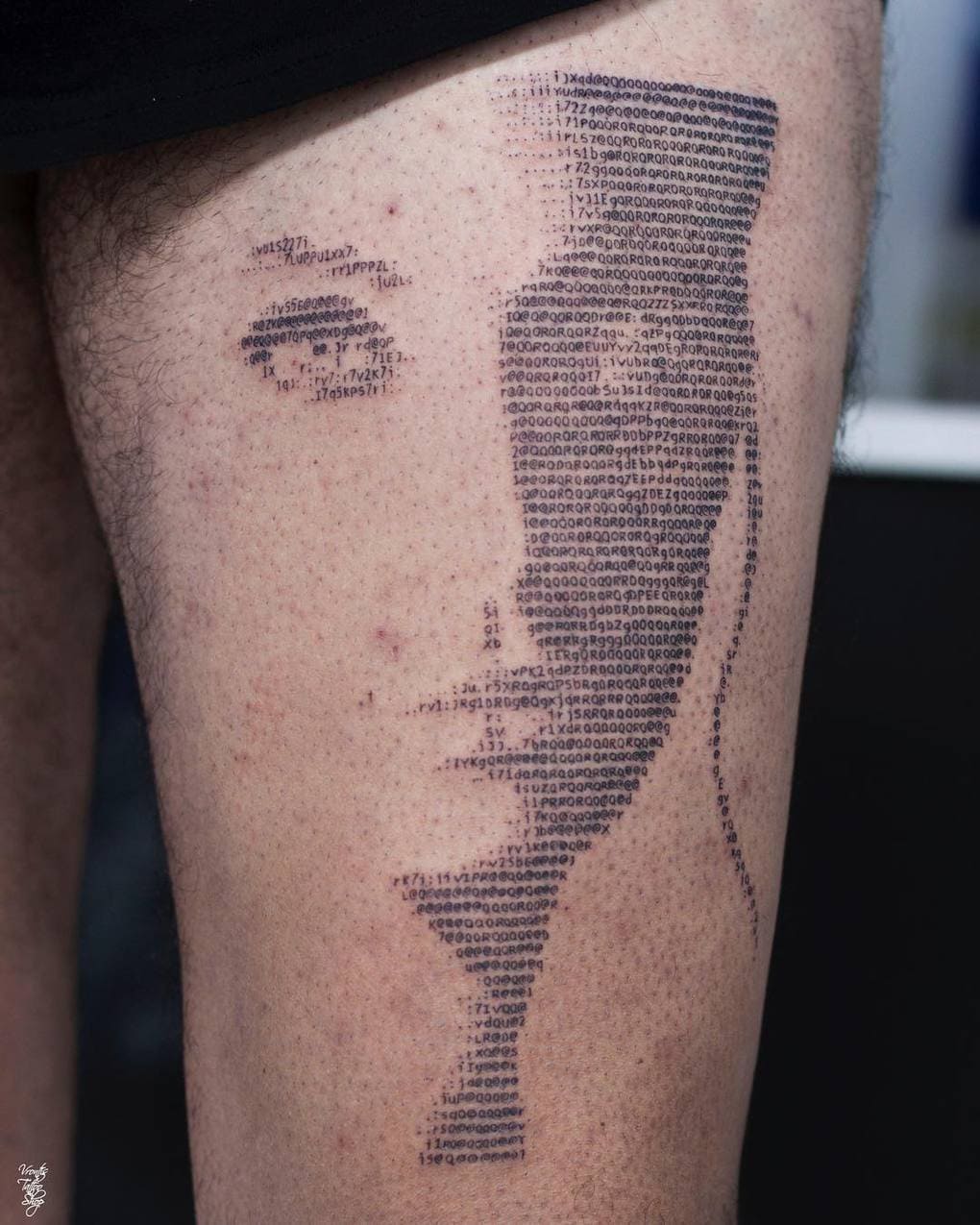 Les incroyables tatouages ASCII de Andreas Vrontis Les incroyables tatouages ASCII de Andreas Vrontis 8 Les-incroyables-tatouages-ASCII-de-Andreas-Vrontis-8