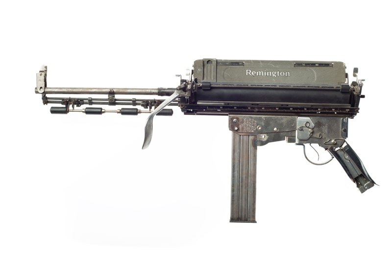 Mightier Than: des machines à écrire en armes par Ravi Zupa Mightier Than des machines a ecrire en armes par Ravi Zupa 10 Mightier-Than-des-machines-a-ecrire-en-armes-par-Ravi-Zupa-10