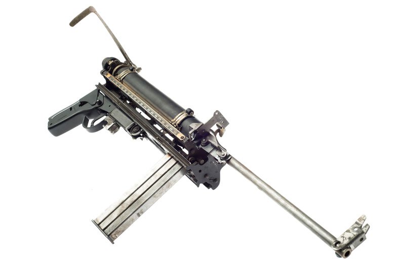 Mightier Than: des machines à écrire en armes par Ravi Zupa Mightier Than des machines a ecrire en armes par Ravi Zupa 4 Mightier-Than-des-machines-a-ecrire-en-armes-par-Ravi-Zupa-4