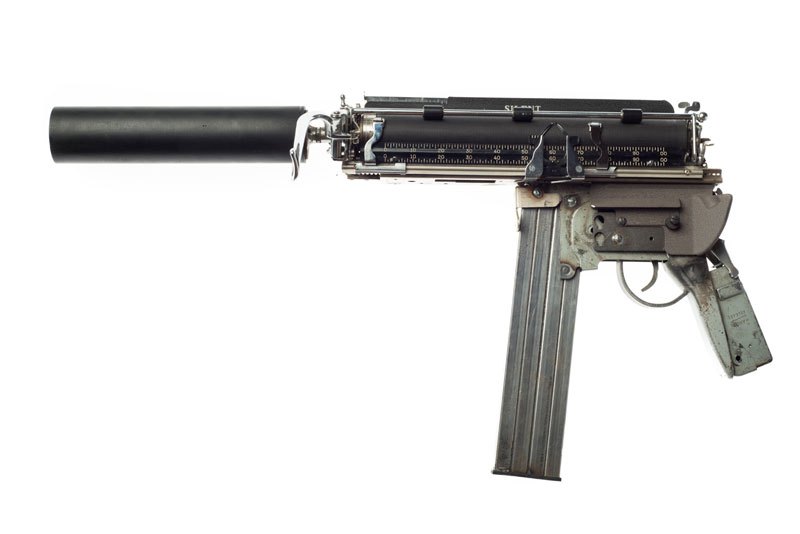 Mightier Than: des machines à écrire en armes par Ravi Zupa Mightier Than des machines a ecrire en armes par Ravi Zupa 5 Mightier-Than-des-machines-a-ecrire-en-armes-par-Ravi-Zupa-5