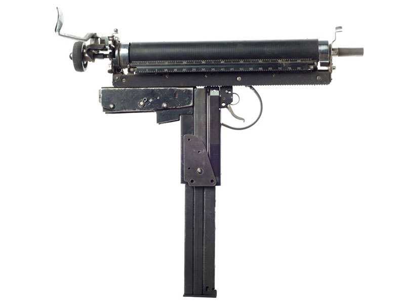 Mightier Than: des machines à écrire en armes par Ravi Zupa Mightier Than des machines a ecrire en armes par Ravi Zupa 6 Mightier-Than-des-machines-a-ecrire-en-armes-par-Ravi-Zupa-6