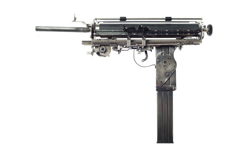 Mightier Than: des machines à écrire en armes par Ravi Zupa Mightier Than des machines a ecrire en armes par Ravi Zupa 9 Mightier-Than-des-machines-a-ecrire-en-armes-par-Ravi-Zupa-9