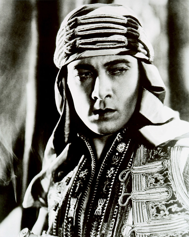 Rudolph Valentino, sex symbol des années 1920 Rudolph Valentino sex symbol des annees 1920 1 Rudolph-Valentino-sex-symbol-des-annees-1920-1