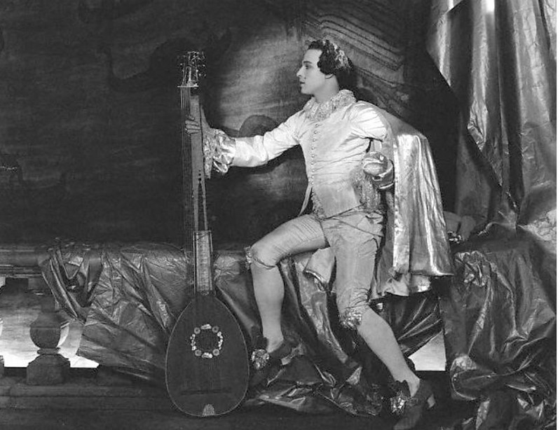 Rudolph Valentino, sex symbol des années 1920 Rudolph Valentino sex symbol des annees 1920 11 Rudolph-Valentino-sex-symbol-des-annees-1920-11