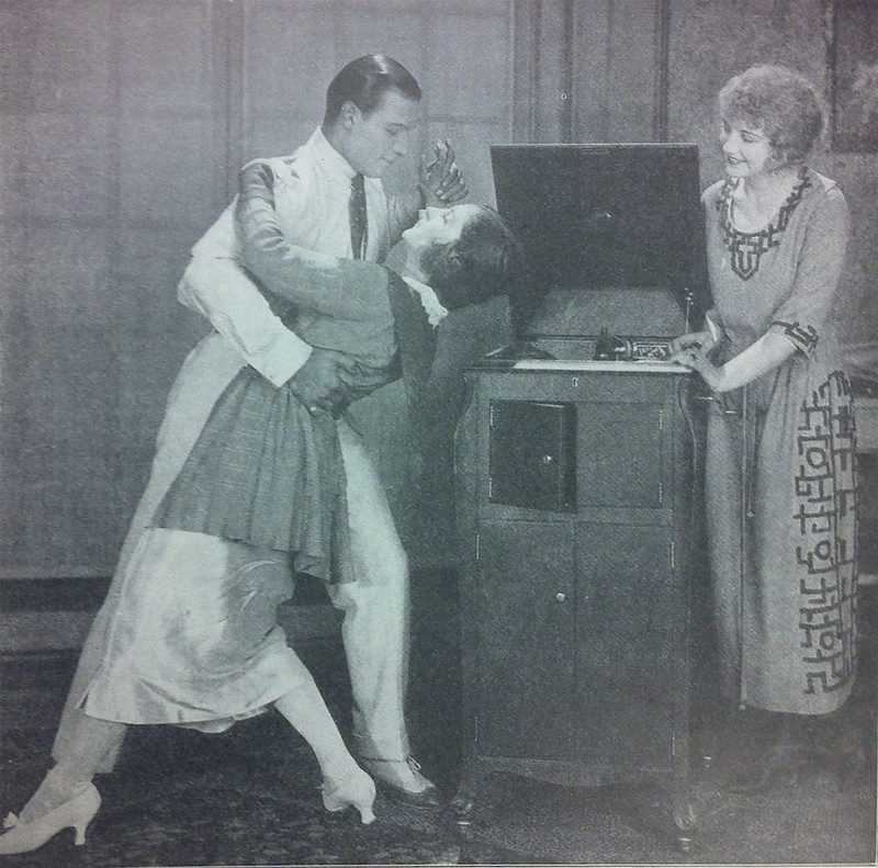 Rudolph Valentino, sex symbol des années 1920 Rudolph Valentino sex symbol des annees 1920 14 Rudolph-Valentino-sex-symbol-des-annees-1920-14