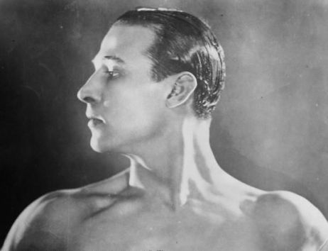 Rudolph Valentino, sex symbol des années 1920 Rudolph Valentino sex symbol des annees 1920 4 Rudolph-Valentino-sex-symbol-des-annees-1920-4