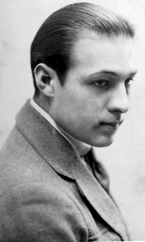 Rudolph Valentino, sex symbol des années 1920 Rudolph Valentino sex symbol des annees 1920 7 Rudolph-Valentino-sex-symbol-des-annees-1920-7