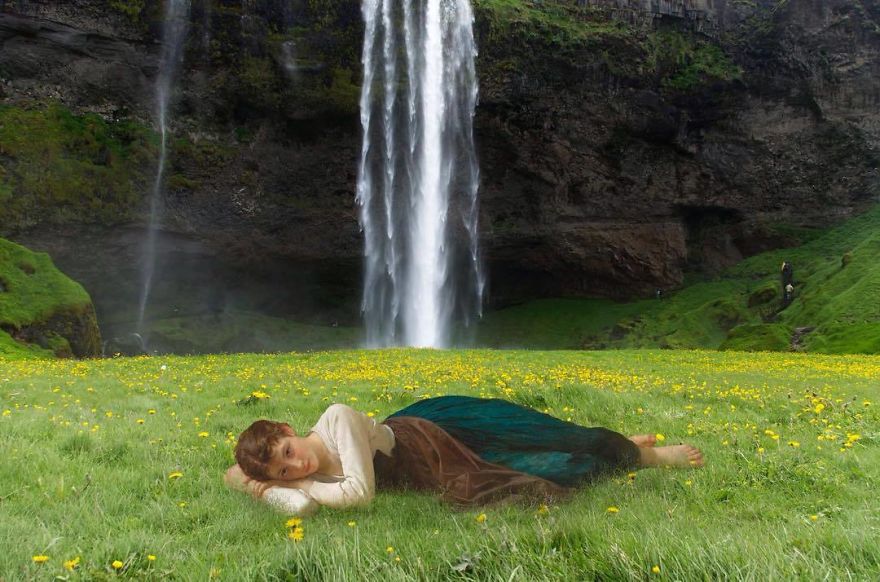 the canvas project: de nouveaux personnages de toiles célèbres dans des scènes modernes par Gabriel Nardelli Araujo the canvas project de nouveaux personnages de toiles celebres dans des scenes modernes par Gabriel Nardelli Araujo 14 the-canvas-project-de-nouveaux-personnages-de-toiles-celebres-dans-des-scenes-modernes-par-Gabriel-Nardelli-Araujo-14