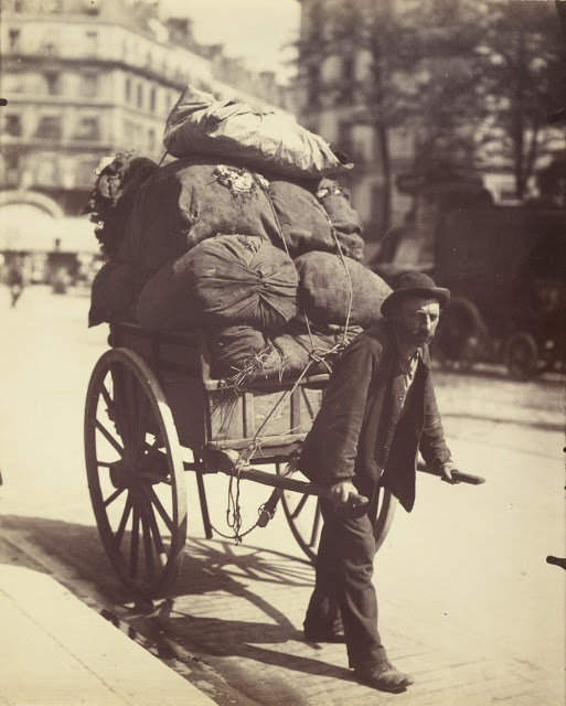 19 clichés de Paris fin du XIX et début du XXeme siècle par Eugène Atget 19 cliches de Paris fin du XIX et debut du XXeme siecle par Eugene Atget 3 chiffonier 19-cliches-de-Paris-fin-du-XIX-et-debut-du-XXeme-siecle-par-Eugene-Atget-3-chiffonier