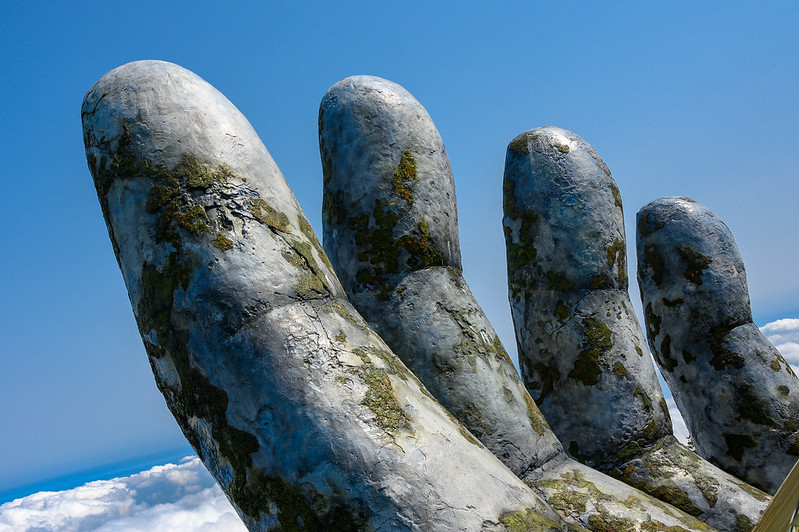 Le Golden Bridge du mont Ba Na, un pont tenu par des mains géantes Le Golden Bridge du mont Ba Na un pont tenu par des mains geantes 6 Le-Golden-Bridge-du-mont-Ba-Na-un-pont-tenu-par-des-mains-geantes-6
