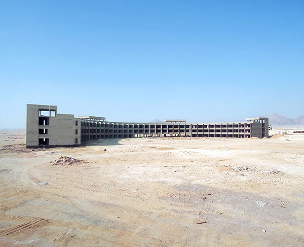 Les hôtels abandonnés du Sinaï par Stephanie Zoche et Sabine Haubitz Les hotels abandonnes du Sinai par Stephanie Zoche et Sabine Haubitz 10 Les-hotels-abandonnes-du-Sinai-par-Stephanie-Zoche-et-Sabine-Haubitz-10