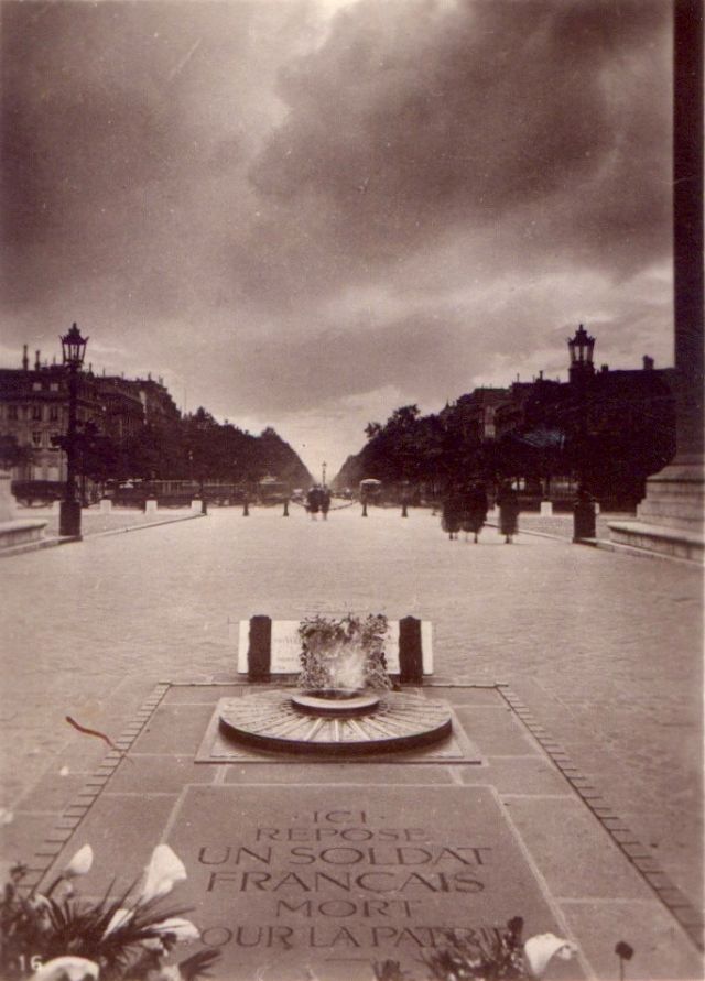 Paris en 1920 par Pierre Yves Petit (Yvon) Paris en 1920 par Pierre Yves Petit Yvon 16 Paris-en-1920-par-Pierre-Yves-Petit-Yvon-16