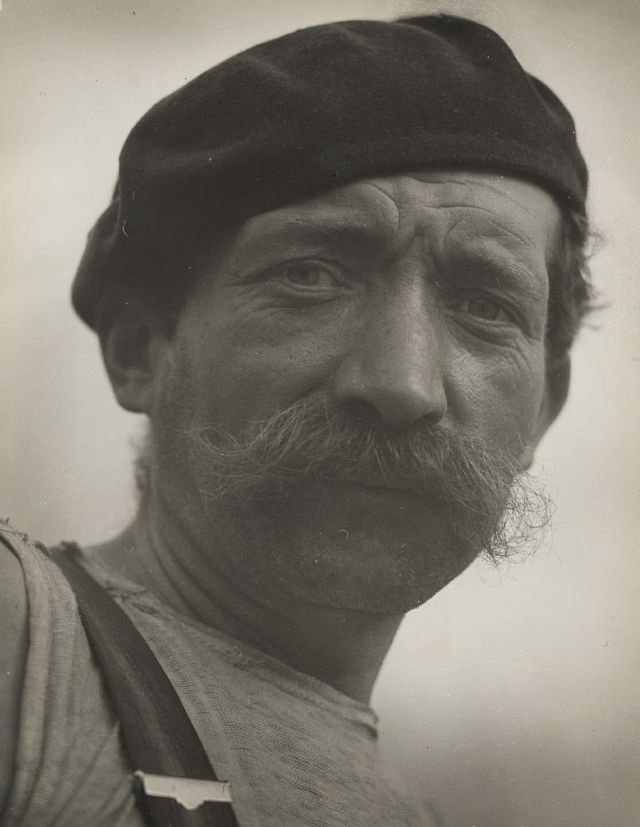 des images d'époque de la vie en France dans les années 30 par Fay Sturtevant Lincoln des images d epoque de la vie en France dans les annees 30 par Fay Sturtevant Lincoln 10 pecheur des-images-d-epoque-de-la-vie-en-France-dans-les-annees-30-par-Fay-Sturtevant-Lincoln-10-pecheur