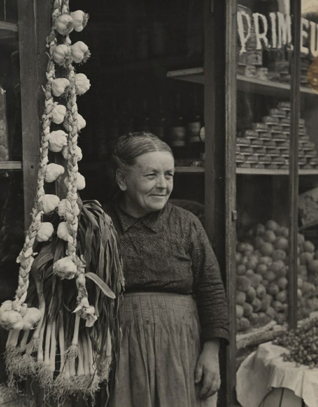 des images d'époque de la vie en France dans les années 30 par Fay Sturtevant Lincoln des images d epoque de la vie en France dans les annees 30 par Fay Sturtevant Lincoln 15 femme des-images-d-epoque-de-la-vie-en-France-dans-les-annees-30-par-Fay-Sturtevant-Lincoln-15-femme