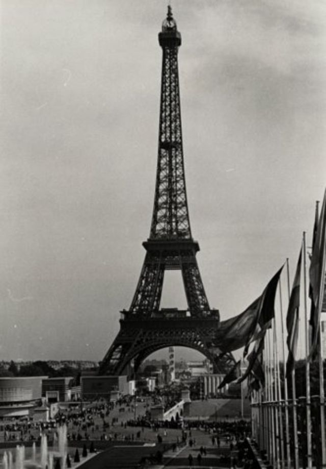 des images d'époque de la vie en France dans les années 30 par Fay Sturtevant Lincoln des images d epoque de la vie en France dans les annees 30 par Fay Sturtevant Lincoln 17 toir eiffel des-images-d-epoque-de-la-vie-en-France-dans-les-annees-30-par-Fay-Sturtevant-Lincoln-17-toir-eiffel
