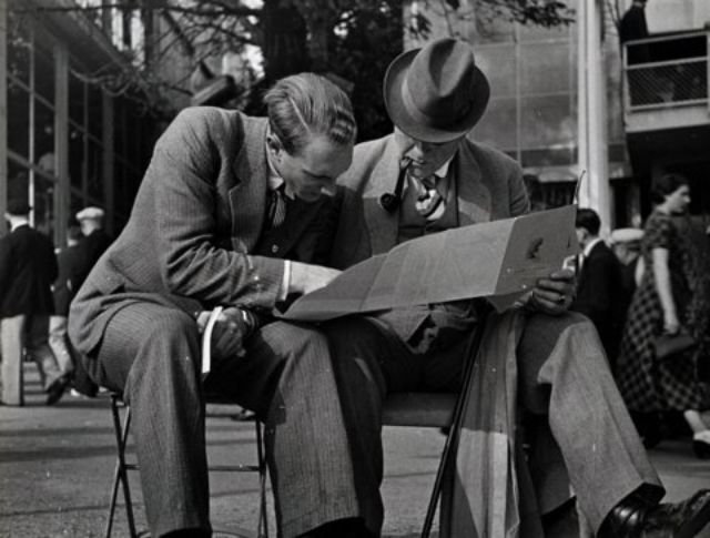 des images d'époque de la vie en France dans les années 30 par Fay Sturtevant Lincoln des images d epoque de la vie en France dans les annees 30 par Fay Sturtevant Lincoln 19 hommes des-images-d-epoque-de-la-vie-en-France-dans-les-annees-30-par-Fay-Sturtevant-Lincoln-19-hommes