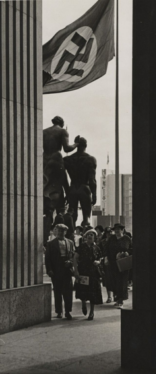 des images d'époque de la vie en France dans les années 30 par Fay Sturtevant Lincoln des images d epoque de la vie en France dans les annees 30 par Fay Sturtevant Lincoln 20 nazi 1 des-images-d-epoque-de-la-vie-en-France-dans-les-annees-30-par-Fay-Sturtevant-Lincoln-20-nazi