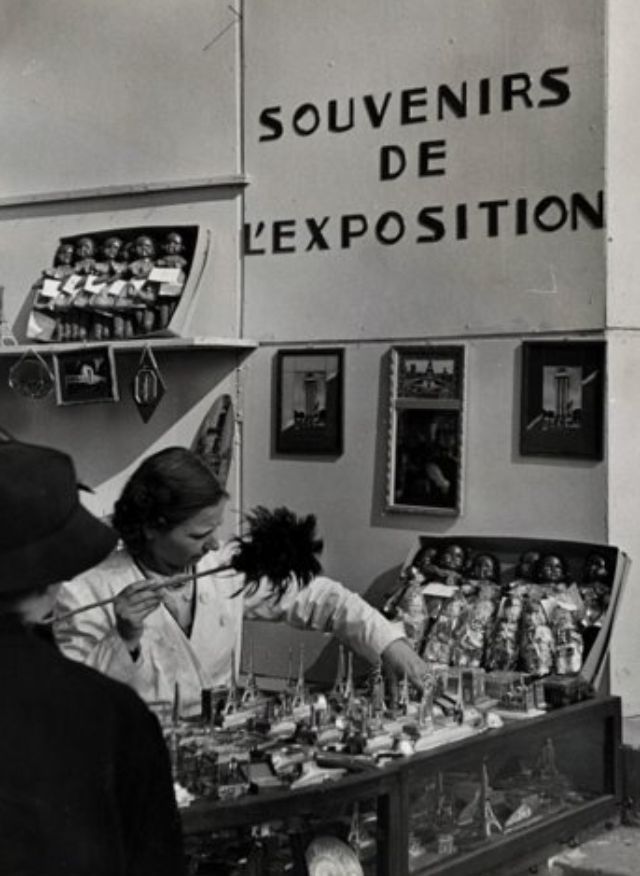 des images d'époque de la vie en France dans les années 30 par Fay Sturtevant Lincoln des images d epoque de la vie en France dans les annees 30 par Fay Sturtevant Lincoln 24 souvenir des-images-d-epoque-de-la-vie-en-France-dans-les-annees-30-par-Fay-Sturtevant-Lincoln-24-souvenir