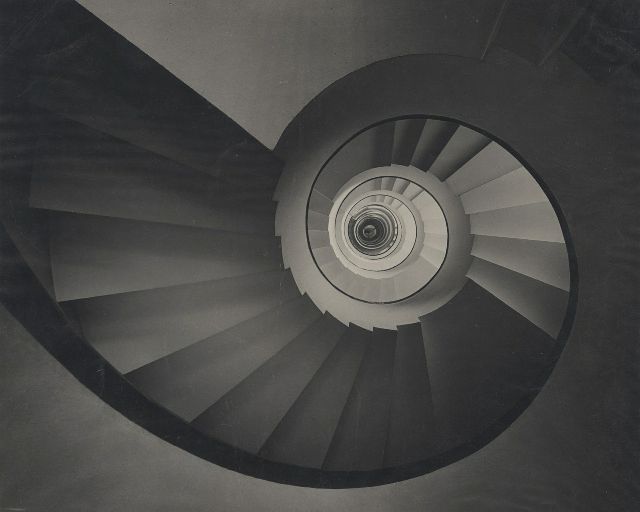 des images d'époque de la vie en France dans les années 30 par Fay Sturtevant Lincoln des images d epoque de la vie en France dans les annees 30 par Fay Sturtevant Lincoln 6 robert mallet stevens des-images-d-epoque-de-la-vie-en-France-dans-les-annees-30-par-Fay-Sturtevant-Lincoln-6-robert-mallet-stevens